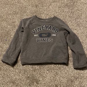 New w/o tags. Boys 4T vineyard vines sweater.